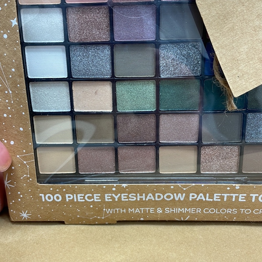 All eyes are on you 100 piece eyeshadow palette - Picture 7 of 8
